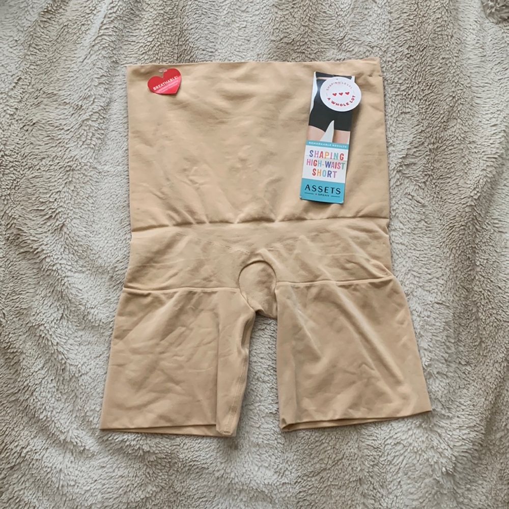 NWT Assets Shaping high waist shorts